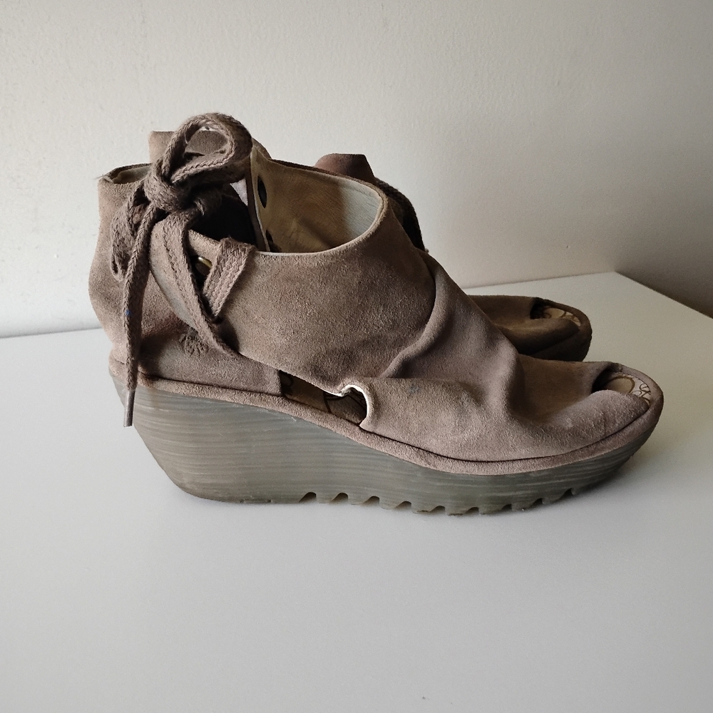 Taupe fly London Suede Wedge Sandals 38